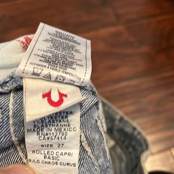 True Religion Blue Distressed Denim Rolled Capri Casual Modern Feminine Boho - Picture 9 of 12